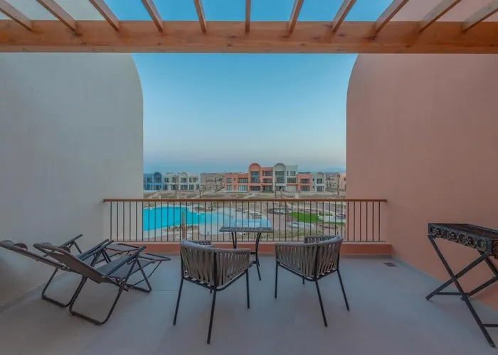Sophisticated 1br 1,5 Bath Duplex - Kamaran El Gouna, Pool View & Access شقة *